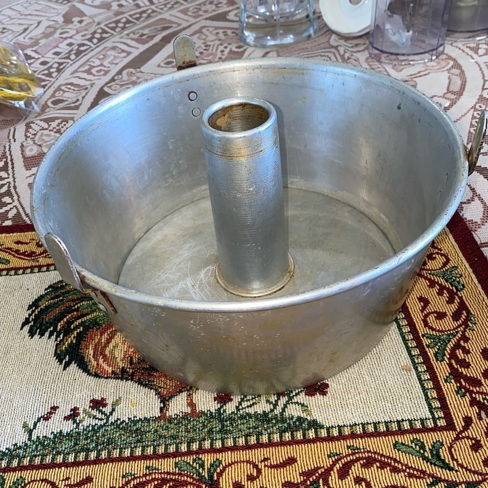 Mirro The Finest Aluminum Angel Food Cake Tube Pan 5394M-10” Footed,handled USA